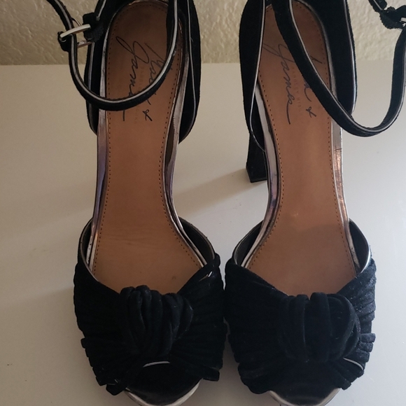 Badgley Mischka 7" black suede platform sandals - Picture 1 of 4